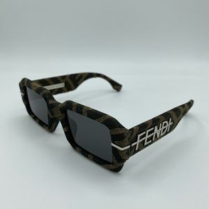FENDI Fendigraphy Brown Rectangular Fabric Sunglasses Made In Italy FE40074U